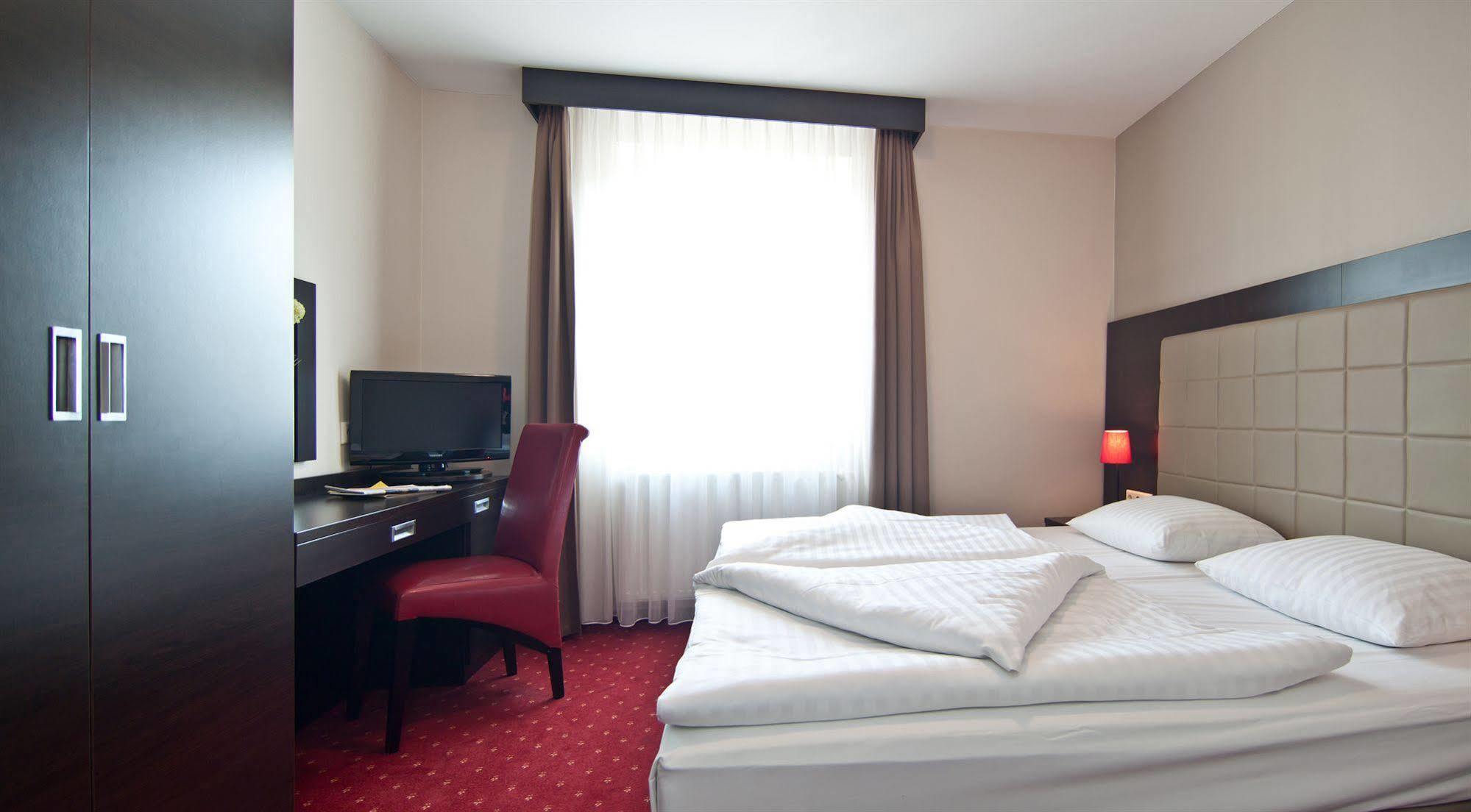 Hotel Savoy Hamburg-Harburg Exteriör bild